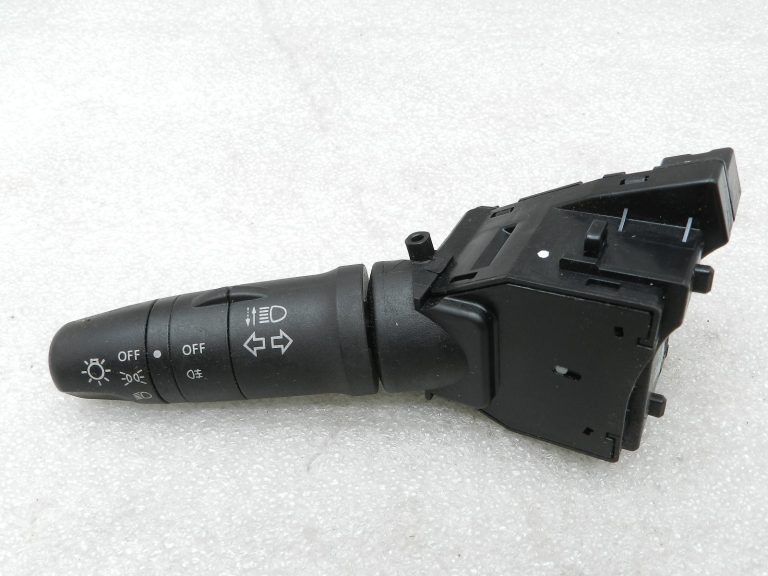 Nissan X-Trail oriģinālais pagrieziena signāla slēdzis un apgaismojuma slēdzis 255408H701