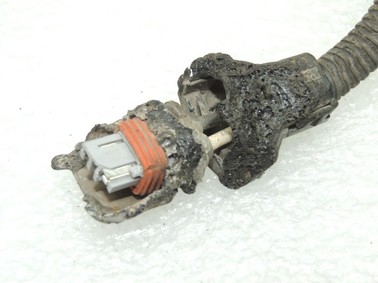 Toyota Corolla E210 vadu kopne aizmugurējai labās puses stāvbremzei 890C002030 OE