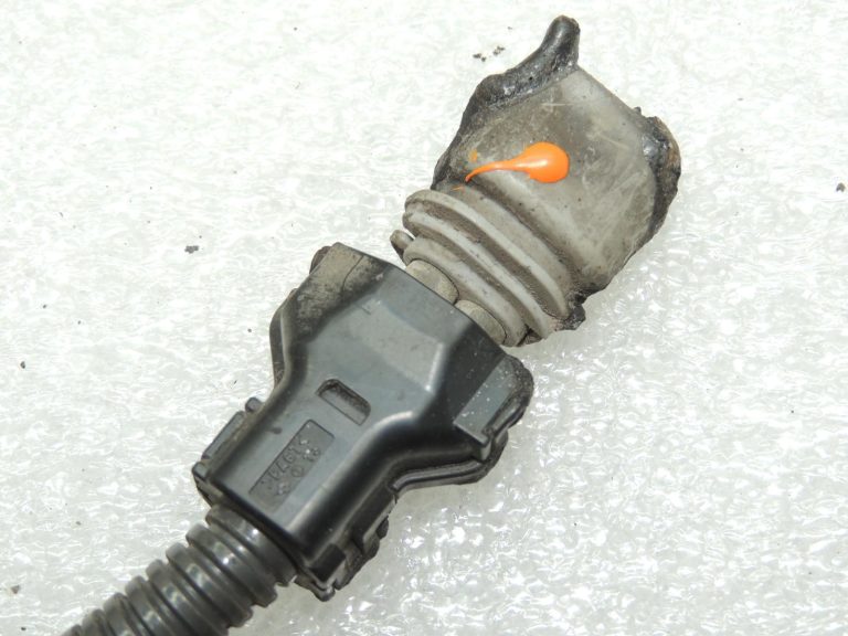 Toyota Corolla E210 vadu kopne aizmugurējai labās puses stāvbremzei 890C002030 OE