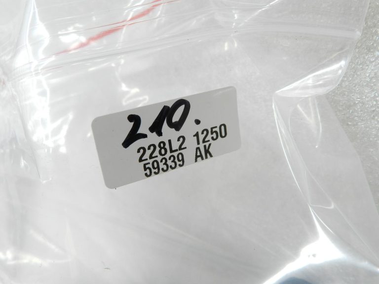 Nissan X-Trail oriģinālais pagrieziena signāla slēdzis un apgaismojuma slēdzis 255408H701