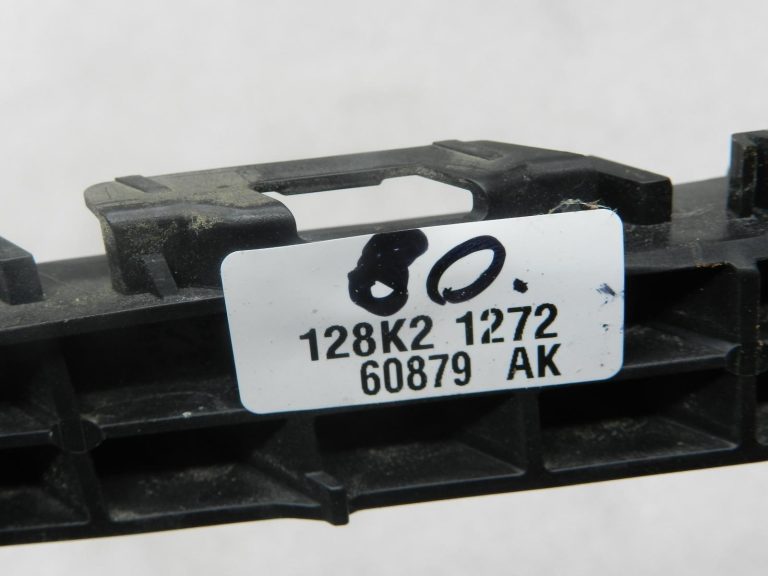 Toyota Corolla E210 oriģinālais priekšējā kreisā bampera stiprinājuma vadulis 5211602470