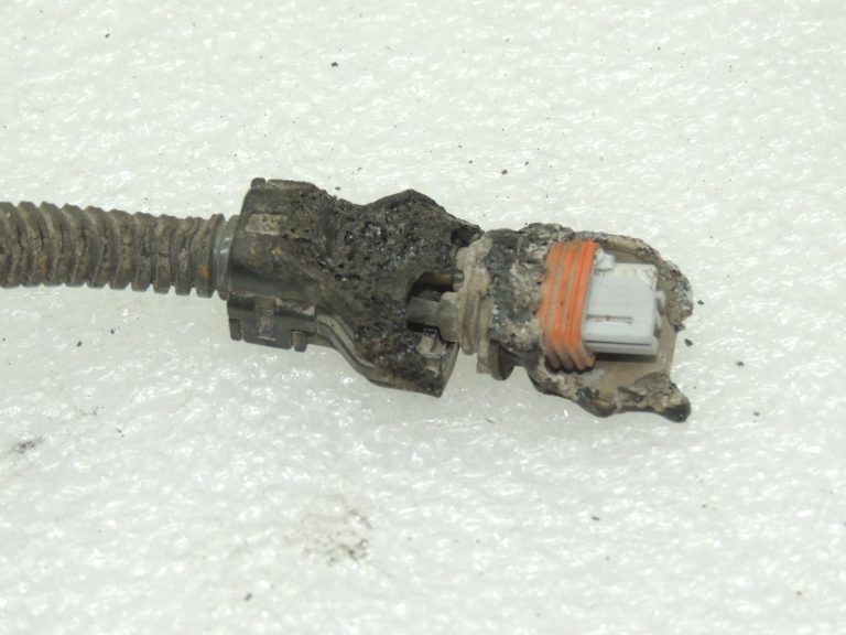 Toyota Corolla E210 vadu kopne aizmugurējai labās puses stāvbremzei 890C002030 OE