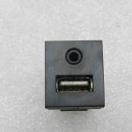 Toyota Corolla E210 oriģinālais USB AUX savienojums centrālajā konsolē 8619033060