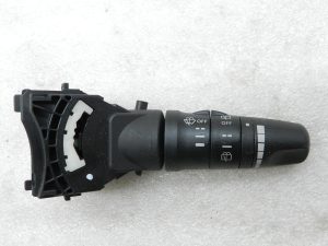 Nissan X-Trail T30 oriģinālais tīrītāju slēdzis 252608H705