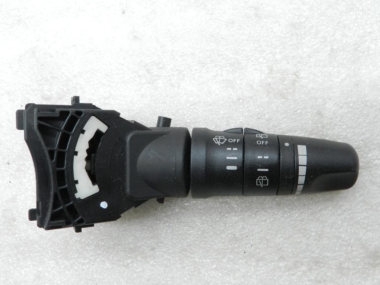 Nissan X-Trail T30 oriģinālais tīrītāju slēdzis 252608H705