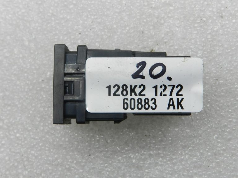 Toyota Corolla E210 oriģinālais USB AUX savienojums centrālajā konsolē 8619033060