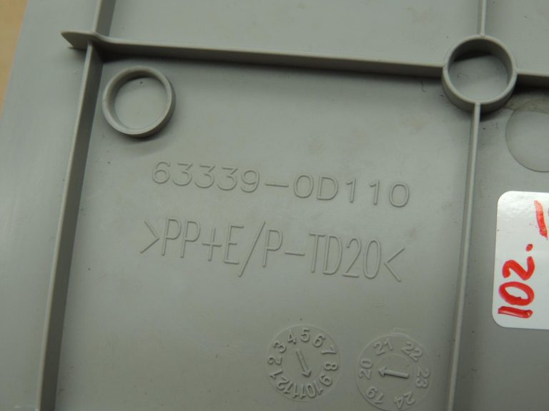 „Toyota Yaris IV“ salona apdares apvalks ar apkopes atveri 633390D110B0 – oriģināls OE