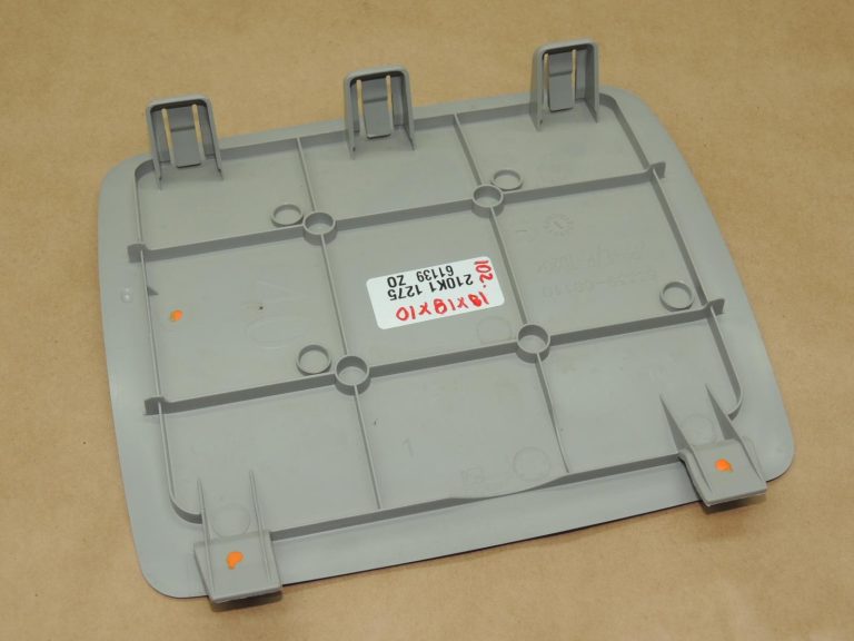 „Toyota Yaris IV“ salona apdares apvalks ar apkopes atveri 633390D110B0 – oriģināls OE