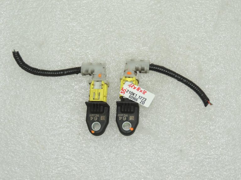 „Toyota Corolla E210“ sānu gaisa spilvenu sensoru komplekts (kreisais un labais), savienotājs 8983102320