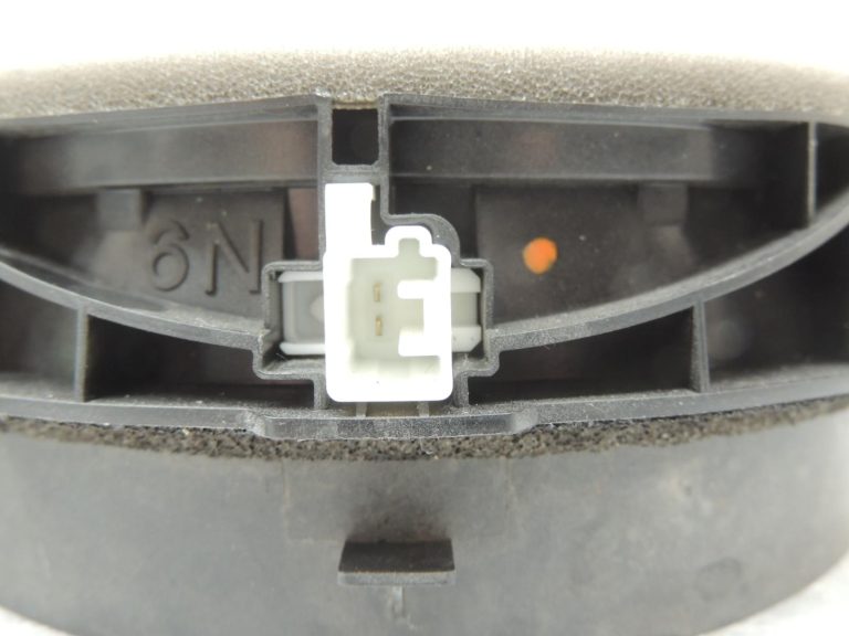 2x „Toyota Yaris IV“ aizmugurējie skaļruņi, komplekts 8616002B80 86160-02B80, oriģinālie OE