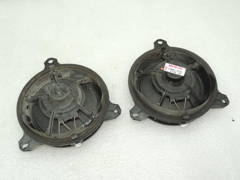 2x „Toyota Yaris IV“ aizmugurējie skaļruņi, komplekts 8616002B80 86160-02B80, oriģinālie OE