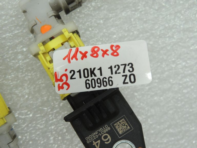„Toyota Corolla E210“ sānu gaisa spilvenu sensoru komplekts (kreisais un labais), savienotājs 8983102320