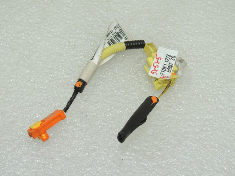 Toyota Corolla E210 savienotājs, vadu kopne, instrumentu panelis 8214002550 82142A, oriģināls