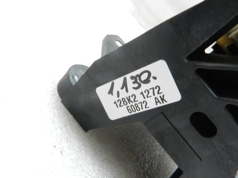 Toyota Corolla E210 oriģinālais pārnesumu pārslēgšanas mehānisms 33560F4010