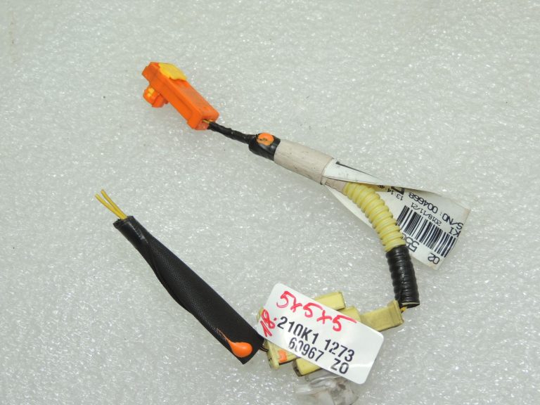 Toyota Corolla E210 savienotājs, vadu kopne, instrumentu panelis 8214002550 82142A, oriģināls