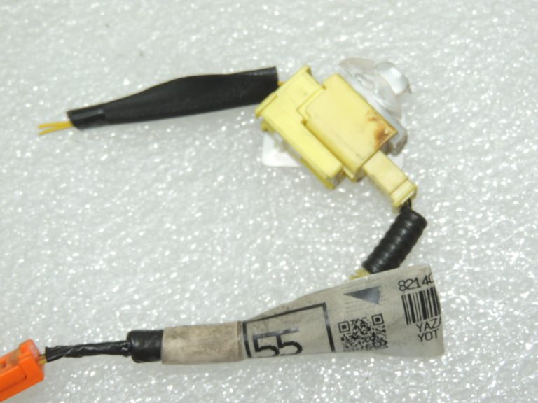 Toyota Corolla E210 savienotājs, vadu kopne, instrumentu panelis 8214002550 82142A, oriģināls