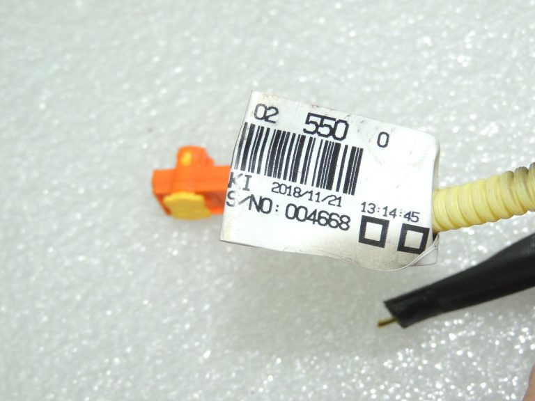Toyota Corolla E210 savienotājs, vadu kopne, instrumentu panelis 8214002550 82142A, oriģināls