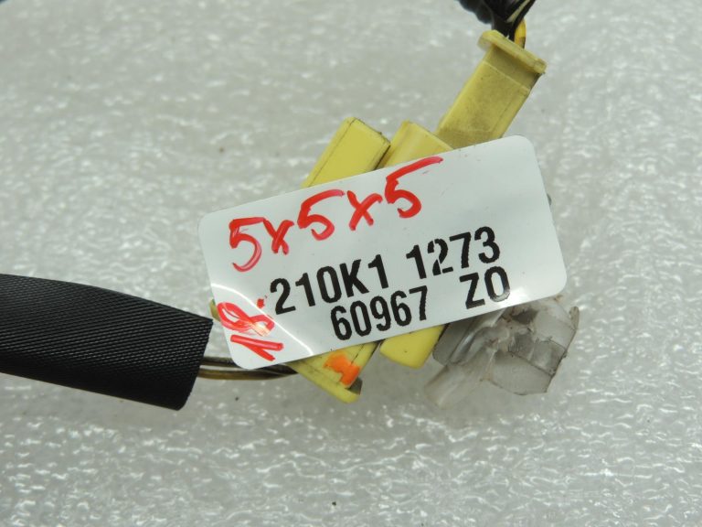 Toyota Corolla E210 savienotājs, vadu kopne, instrumentu panelis 8214002550 82142A, oriģināls