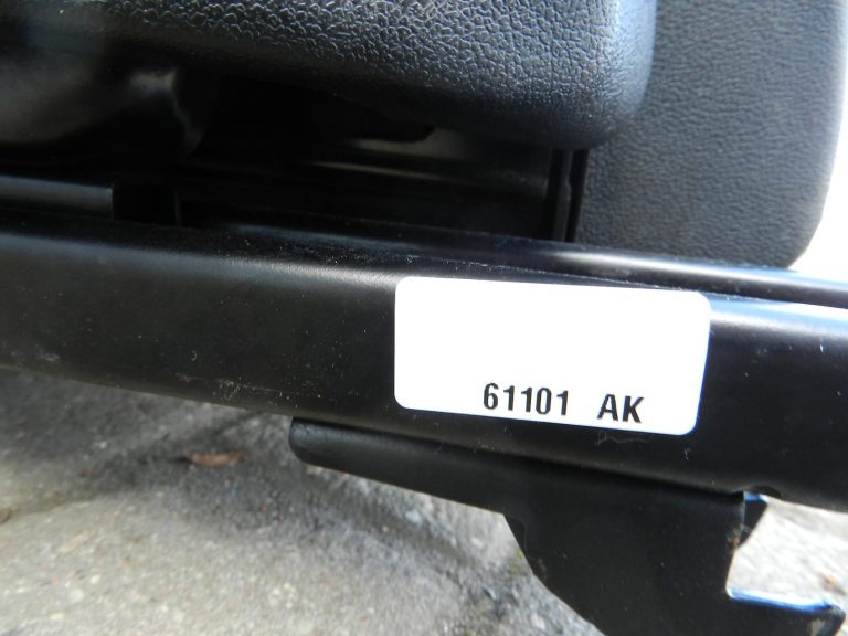 Opel Zafira C oriģinālais priekšējo sēdekļu komplekts, melns, neliels defekts!