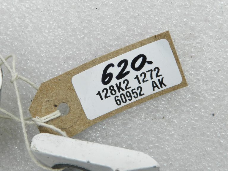 Audi A6 oriģinālais aizmugurējās kreisās puses durvju eņģu komplekts T9 / Y9C, krāsa „Ibis white“