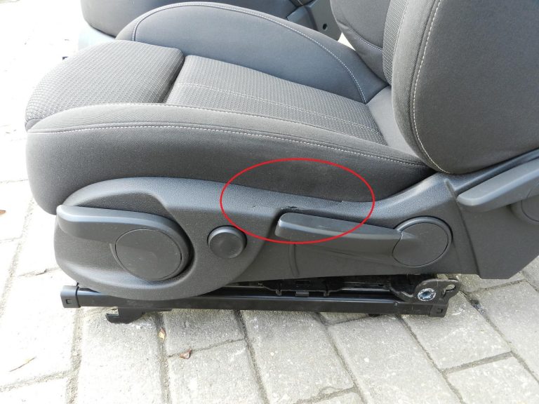 Opel Zafira C oriģinālais priekšējo sēdekļu komplekts, melns, neliels defekts!