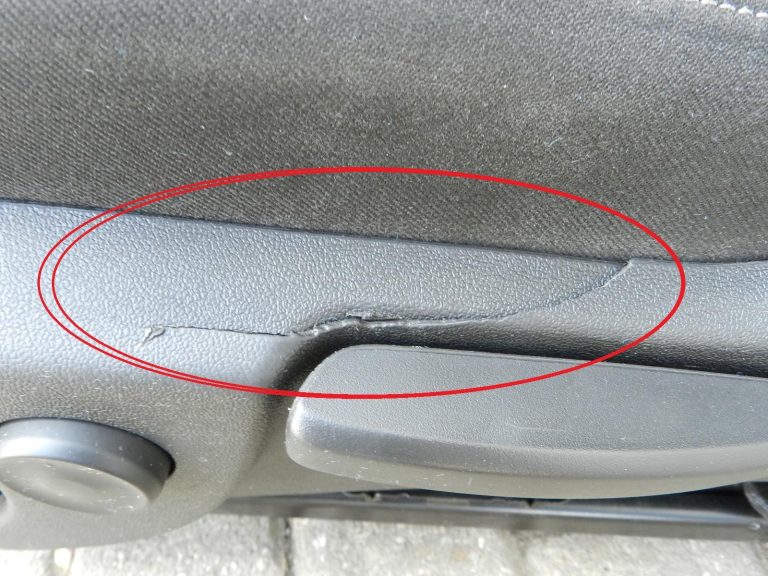 Opel Zafira C oriģinālais priekšējo sēdekļu komplekts, melns, neliels defekts!