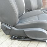 Opel Zafira C oriģinālais priekšējo sēdekļu komplekts, melns, neliels defekts!