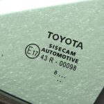 Toyota Corolla E210 priekšējā kreisā sānu loga blīvējums 6812602020 6821602020