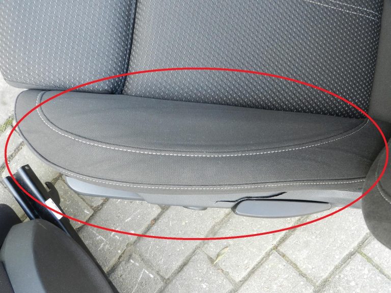 Opel Zafira C oriģinālais priekšējo sēdekļu komplekts, melns, neliels defekts!