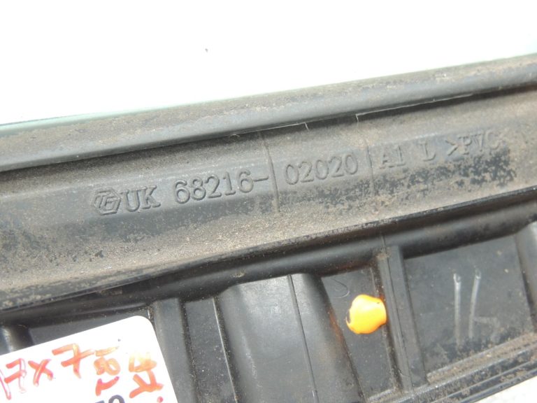 Toyota Corolla E210 priekšējā kreisā sānu loga blīvējums 6812602020 6821602020