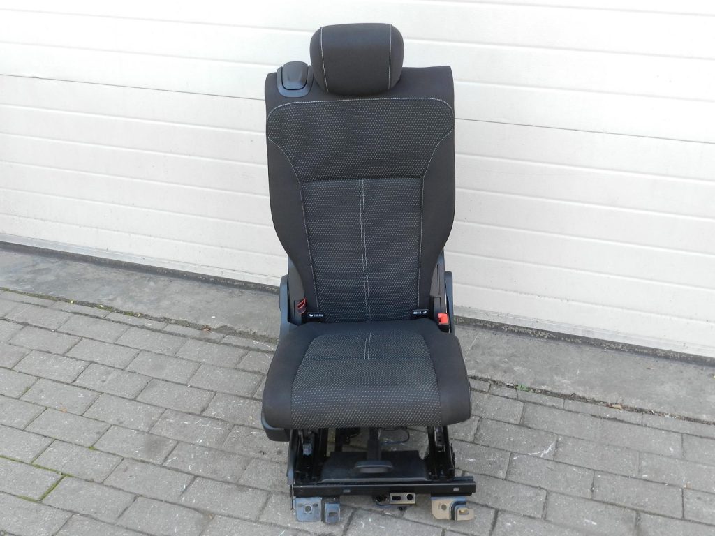 Opel Zafira C oriģinālais aizmugurējais labais salokāmais sēdeklis ar ISOFIX