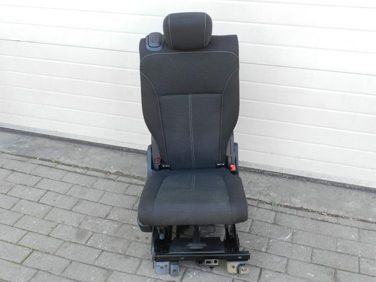 Opel Zafira C oriģinālais aizmugurējais labais salokāmais sēdeklis ar ISOFIX