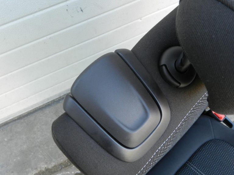 Opel Zafira C oriģinālais aizmugurējais labais salokāmais sēdeklis ar ISOFIX