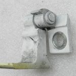 VW Passat Audi oriģinālais durvju eņģis – aizmugurē labajā pusē apakšā 0Q / C9A Pure White