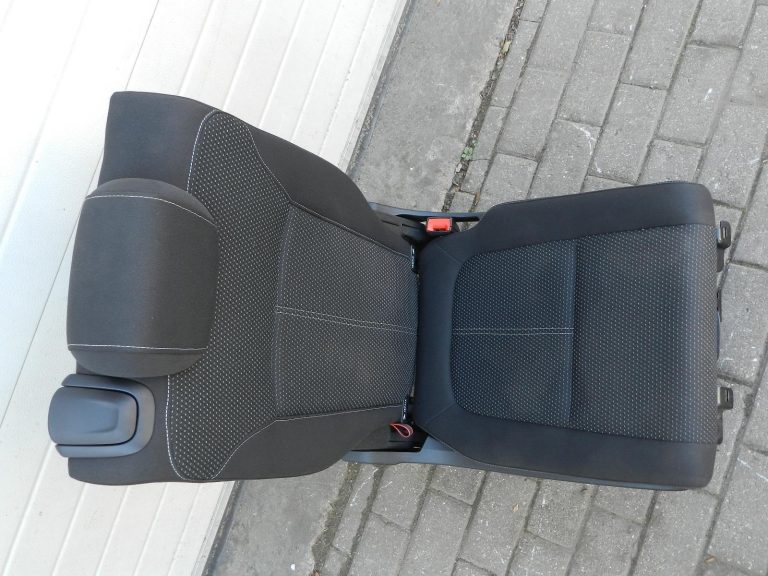 Opel Zafira C oriģinālais aizmugurējais labais salokāmais sēdeklis ar ISOFIX