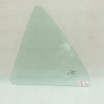 Toyota Corolla E210 HB aizmugurējais kreisais trīsstūrveida stikls 6812402470 6812402471 OE