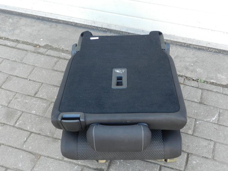 Opel Zafira C oriģinālais aizmugurējais labais salokāmais sēdeklis ar ISOFIX