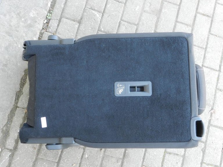 Opel Zafira C oriģinālais aizmugurējais labais salokāmais sēdeklis ar ISOFIX