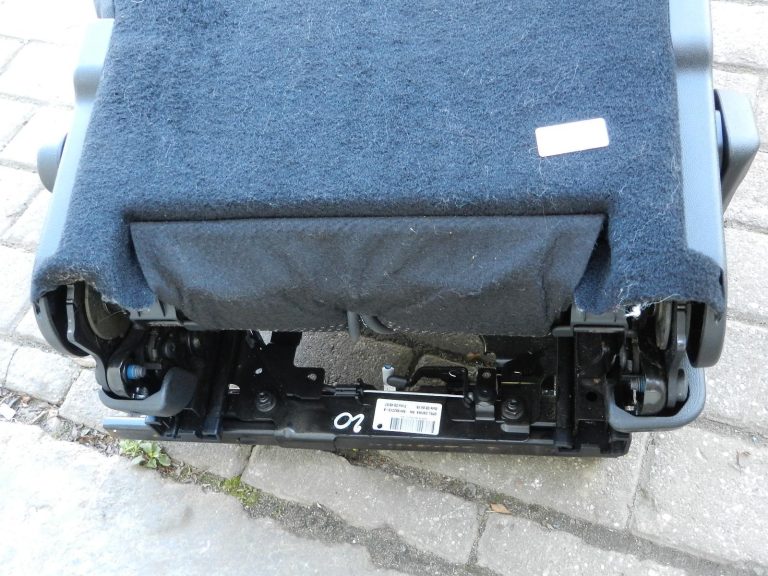 Opel Zafira C oriģinālais aizmugurējais labais salokāmais sēdeklis ar ISOFIX