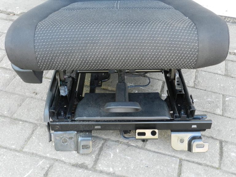 Opel Zafira C oriģinālais aizmugurējais labais salokāmais sēdeklis ar ISOFIX