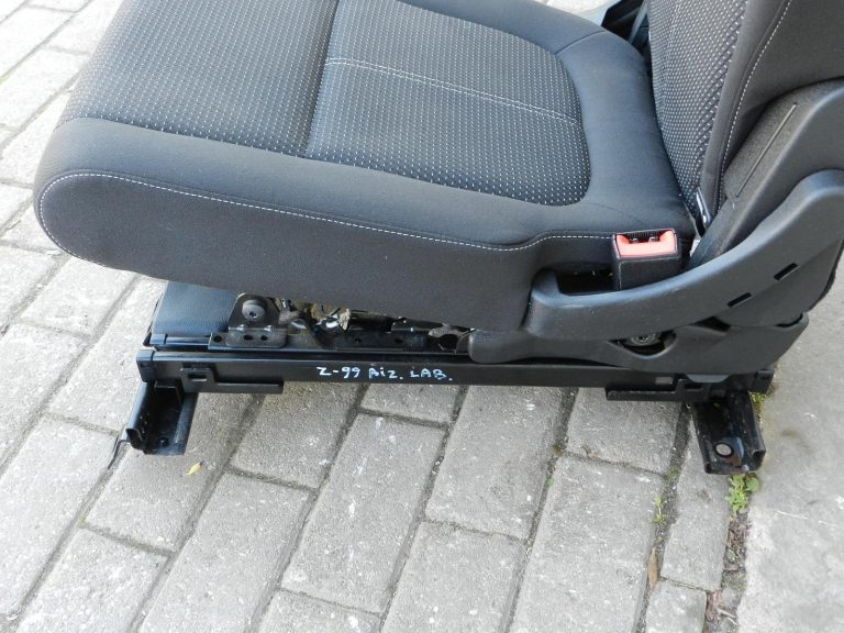 Opel Zafira C oriģinālais aizmugurējais labais salokāmais sēdeklis ar ISOFIX