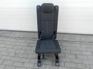 Opel Zafira C oriģināls aizmugurējais centrālais sēdeklis ar nolaižamu roku balstu