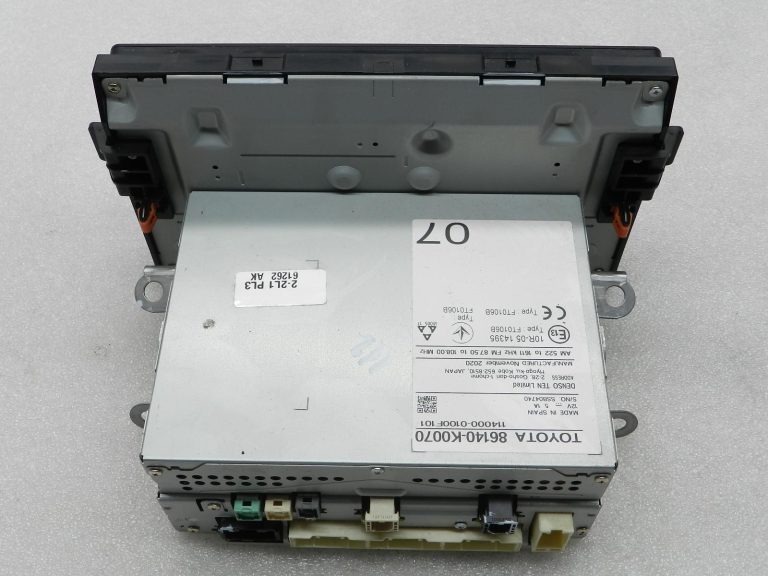 Toyota Yaris oriģinālais radio, CD-atskaņotājs, DVD-atskaņotājs, navigācijas sistēma 86140k0070