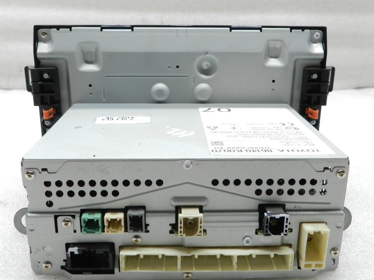 Toyota Yaris oriģinālais radio, CD-atskaņotājs, DVD-atskaņotājs, navigācijas sistēma 86140k0070