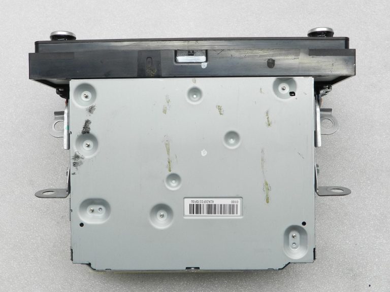 Toyota Yaris oriģinālais radio, CD-atskaņotājs, DVD-atskaņotājs, navigācijas sistēma 86140k0070