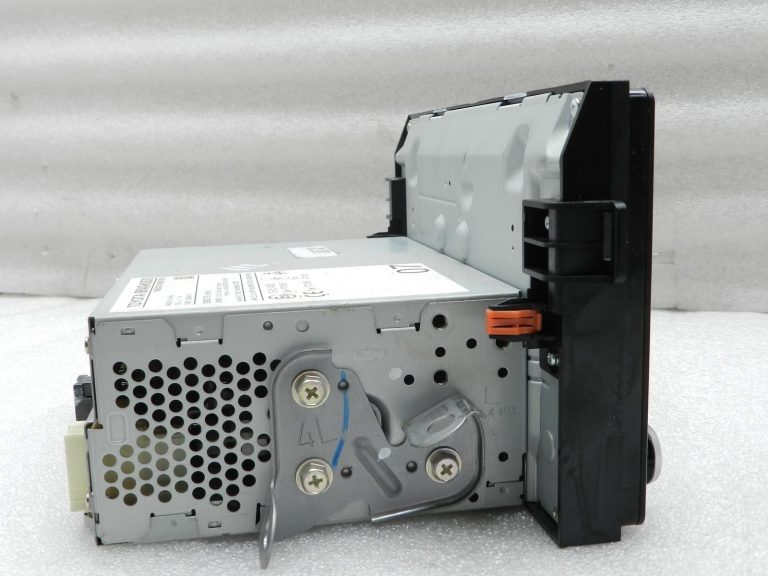Toyota Yaris oriģinālais radio, CD-atskaņotājs, DVD-atskaņotājs, navigācijas sistēma 86140k0070