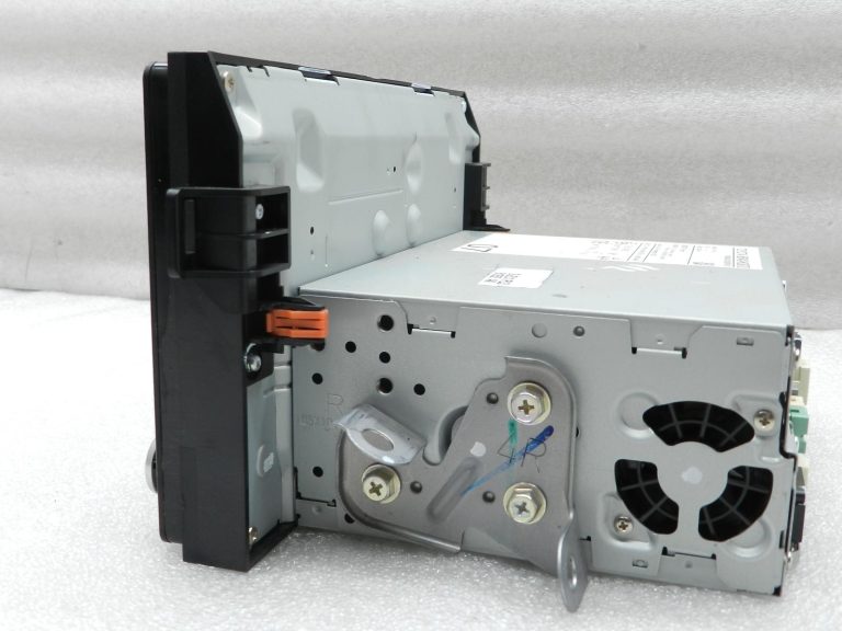 Toyota Yaris oriģinālais radio, CD-atskaņotājs, DVD-atskaņotājs, navigācijas sistēma 86140k0070