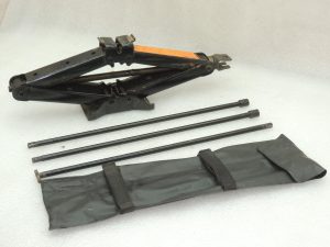 „Nissan Navara D40“ instrumentu komplekts, domkrāts, soma, brīdinājuma trīsstūris 99550EB300 OE