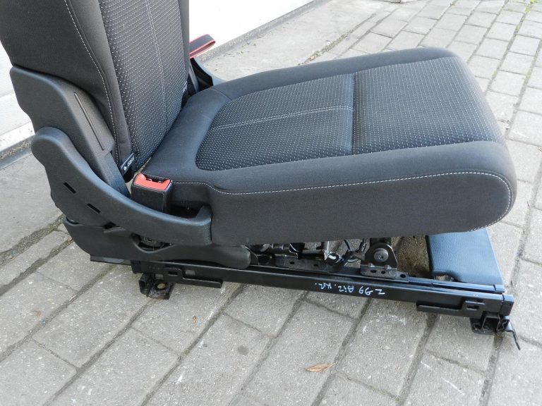 Opel Zafira C oriģinālais aizmugurējais kreisais salokāmais sēdeklis ar ISOFIX