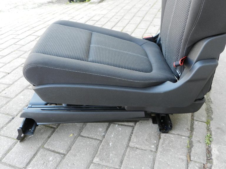 Opel Zafira C oriģinālais aizmugurējais kreisais salokāmais sēdeklis ar ISOFIX